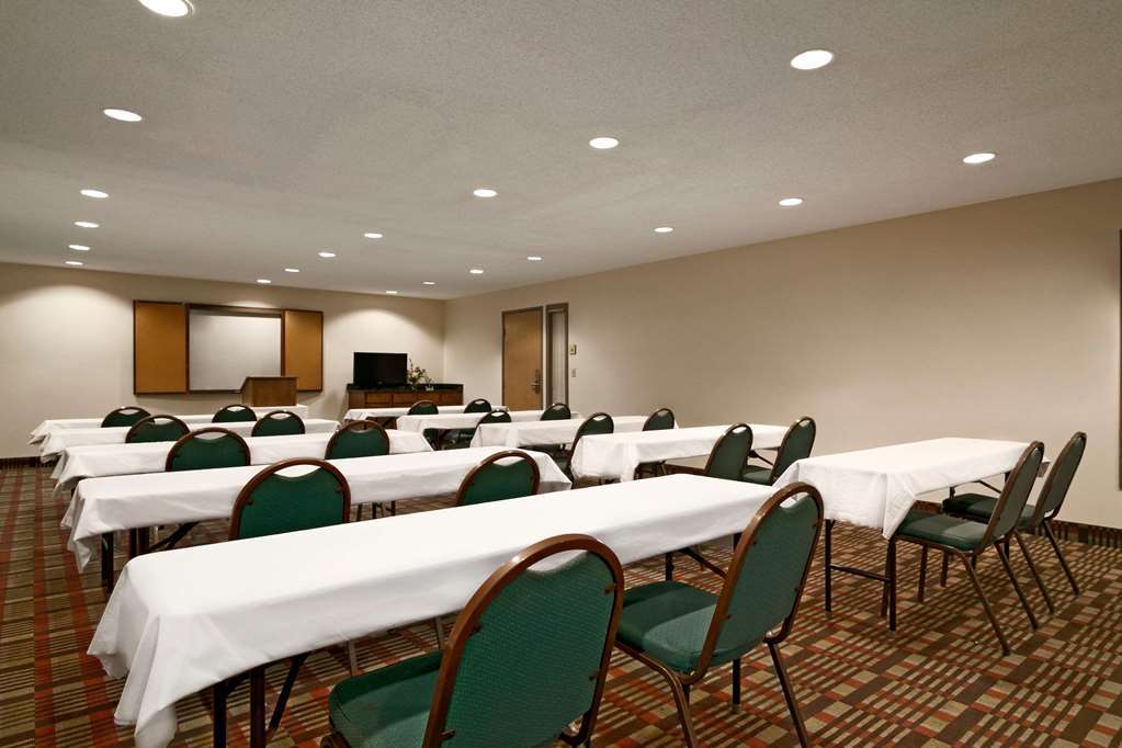 Wingate By Wyndham Canton-Hall Of Fame Facilities photo